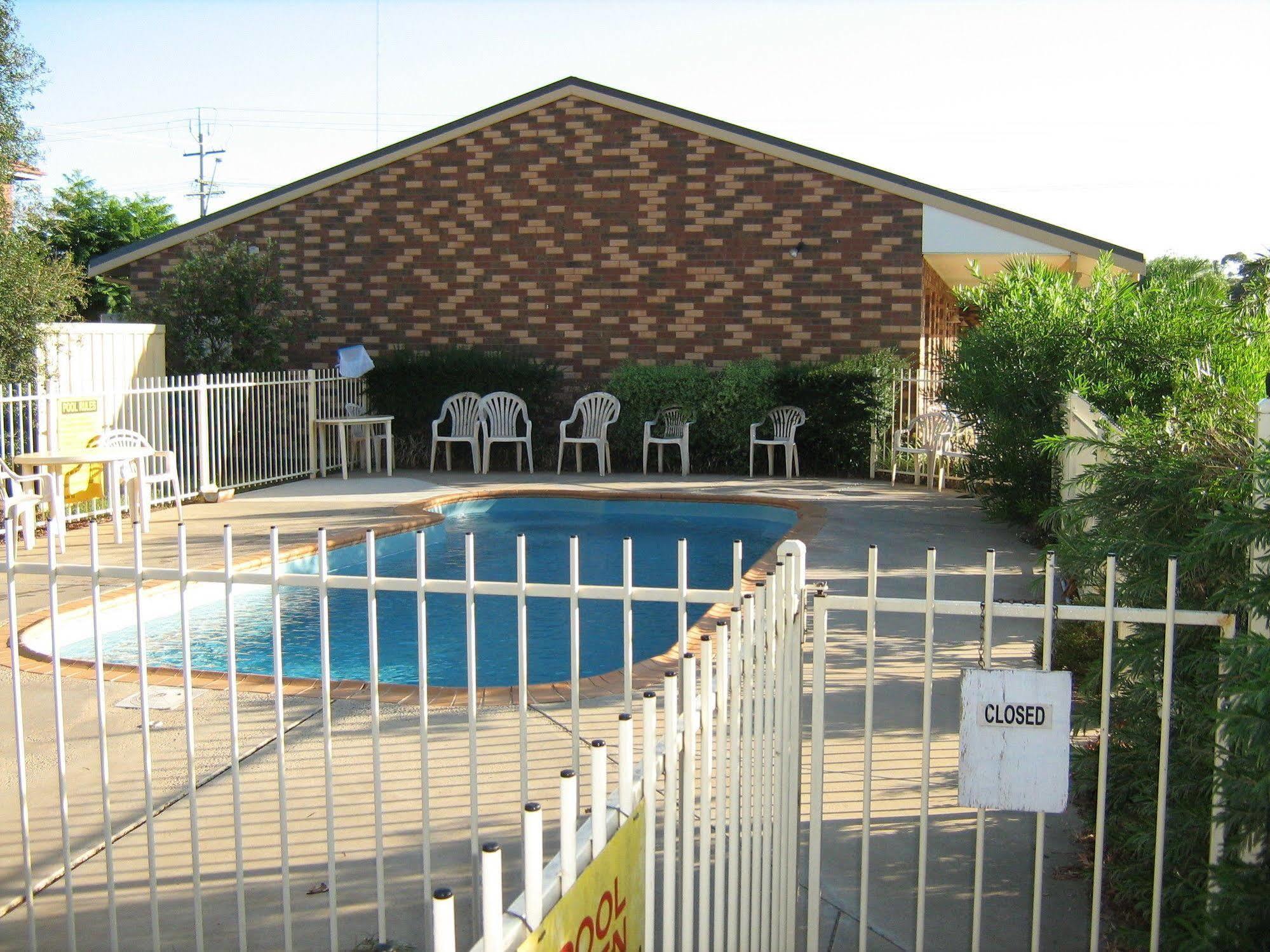 Highway Inn Motel Hay Exterior foto